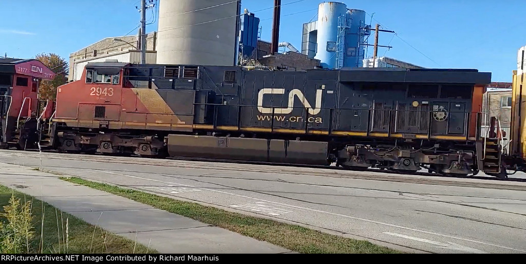 CN 2943